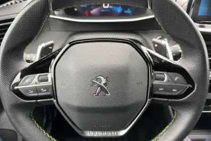 Photo 177 Peugeot 2008  PureTech 130 S&S EAT8