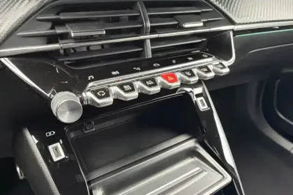 Photo 178 Peugeot 2008  PureTech 130 S&S EAT8