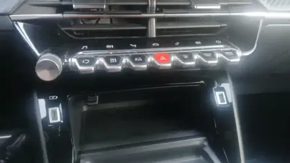 Photo 81 Peugeot 2008  PureTech 130 S&S EAT8