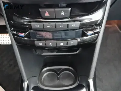 Photo 20 Peugeot 2008  PureTech 110ch S&S EAT6