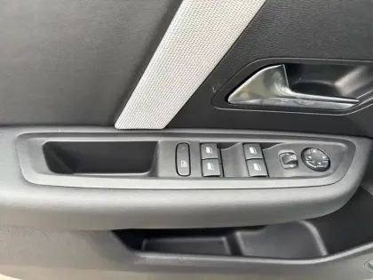 Photo 15 Citroën C4  X Hybride 136 e-DCS6