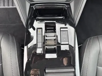 Photo 16 Citroën C4  X Hybride 136 e-DCS6