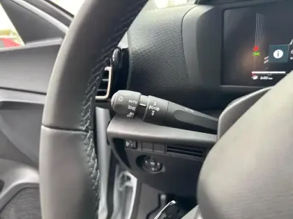 Photo 12 Citroën C4  X Hybride 136 e-DCS6