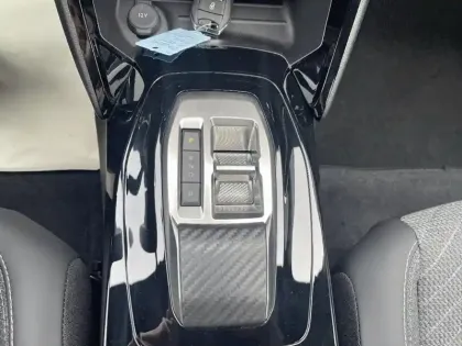 Photo 16 Peugeot 2008  Electrique 54 kWh 156 ch