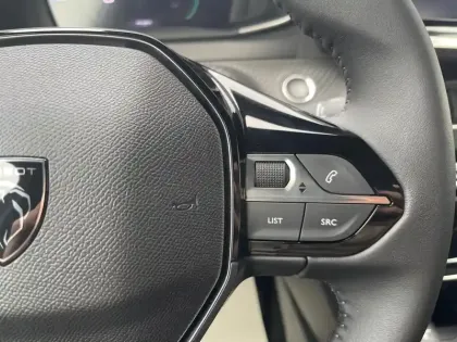 Photo 15 Peugeot 2008  Electrique 54 kWh 156 ch