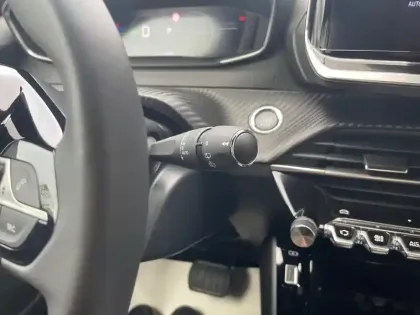 Photo 13 Peugeot 2008  Electrique 54 kWh 156 ch