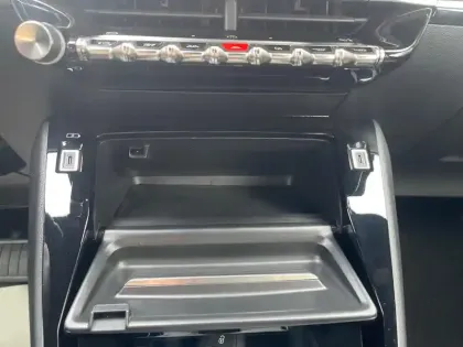 Photo 24 Peugeot 2008  Electrique 54 kWh 156 ch