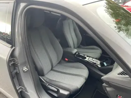 Photo 8 Peugeot 2008  Electrique 54 kWh 156 ch