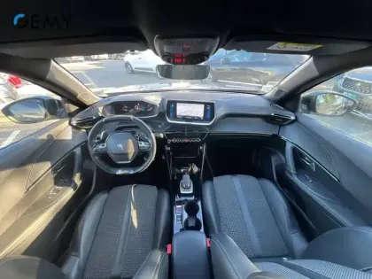 Photo 7 Peugeot 2008  PureTech 130 S&S EAT8