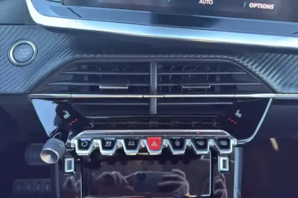 Photo 20 Peugeot 208  Electrique 50 kWh 136ch