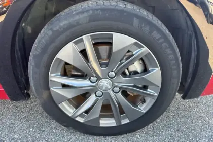 Photo 11 Peugeot 208  Electrique 50 kWh 136ch