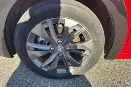 Photo 8 Peugeot 208  Electrique 50 kWh 136ch