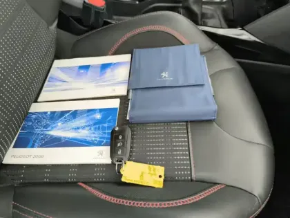 Photo 23 Peugeot 2008  1.2 PureTech 110ch S&S BVM5