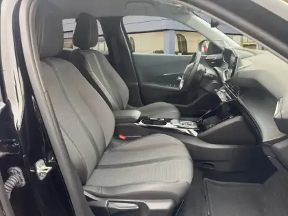 Photo 39 Peugeot 2008  Moteur électrique 136 ch