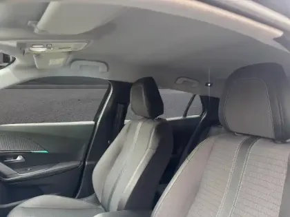 Photo 48 Peugeot 2008  Moteur électrique 136 ch