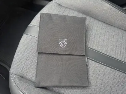 Photo 54 Peugeot 2008  Moteur électrique 136 ch