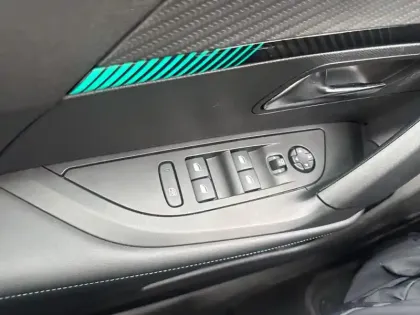 Photo 46 Peugeot 2008  Moteur électrique 136 ch