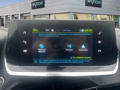 Photo 37 Peugeot 2008  Moteur électrique 136 ch