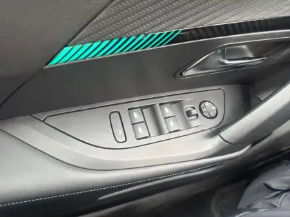 Photo 23 Peugeot 2008  Moteur électrique 136 ch