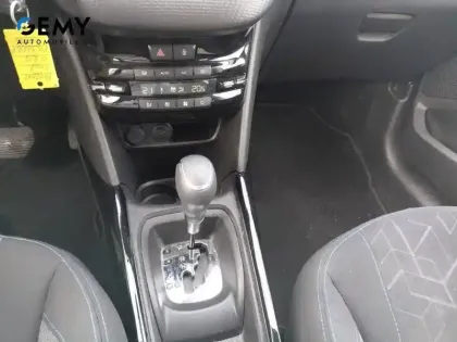 Photo 11 Peugeot 2008  PureTech 110ch S&S EAT6