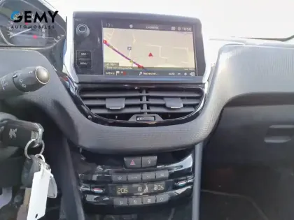 Photo 13 Peugeot 2008  PureTech 130ch S&S BVM6