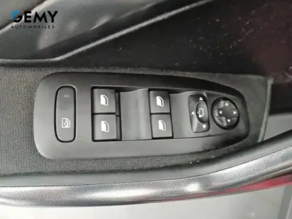 Photo 11 Peugeot 2008  PureTech 130ch S&S BVM6