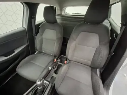 Photo 29 Renault Clio  SOCIETE BLUE DCI 100 - 21N