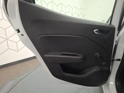 Photo 26 Renault Clio  SOCIETE BLUE DCI 100 - 21N