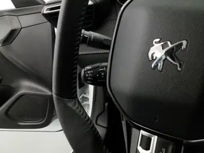 Photo 18 Peugeot 208  PureTech 100 S&S BVM6