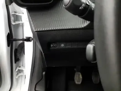 Photo 16 Peugeot 208  PureTech 100 S&S BVM6