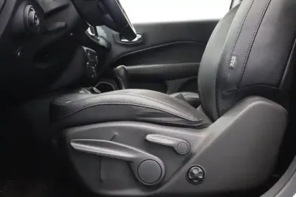 Photo 26 Jeep Compass  1.3 GSE T4 190 ch PHEV AT6 4xe eAWD