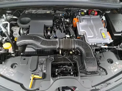 Photo 13 Renault Captur  E-Tech full hybrid 145