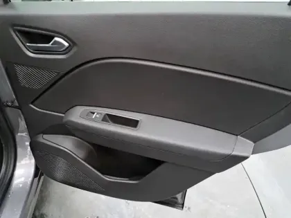 Photo 21 Renault Captur  E-Tech full hybrid 145