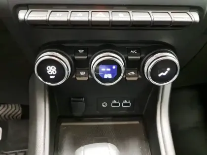 Photo 34 Renault Captur  E-Tech full hybrid 145