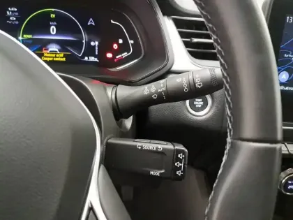 Photo 28 Renault Captur  E-Tech full hybrid 145