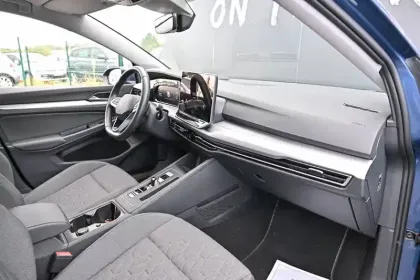 Photo 8 Volkswagen Golf  1.5 eTSI EVO2 116 DSG7