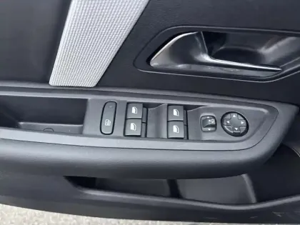 Photo 18 Citroën C4  Hybride 145 e-DCS6