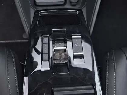 Photo 8 Citroën C4  Hybride 145 e-DCS6