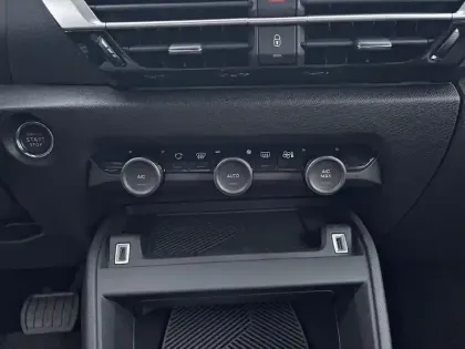 Photo 14 Citroën C4  Hybride 145 e-DCS6