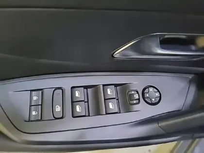 Photo 28 Peugeot 408  PHEV 180 e-EAT8