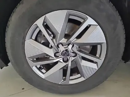 Photo 12 Peugeot 408  PHEV 180 e-EAT8