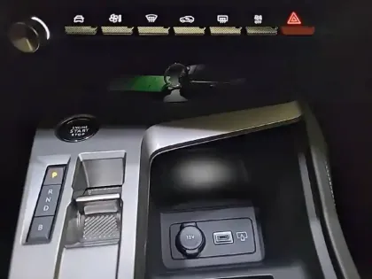 Photo 24 Peugeot 408  PHEV 180 e-EAT8