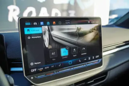 Photo 28 Volkswagen T-roc  1.5 eTSI EVO2 Hybrid 150 ch DSG7