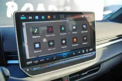 Photo 25 Volkswagen T-roc  1.5 eTSI EVO2 Hybrid 150 ch DSG7