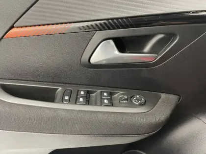 Photo 27 Peugeot 208  Electrique 50 kWh 136ch