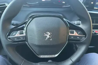 Photo 11 Peugeot 208  PureTech 75 S&S BVM5