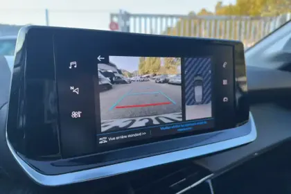 Photo 15 Peugeot 208  PureTech 75 S&S BVM5