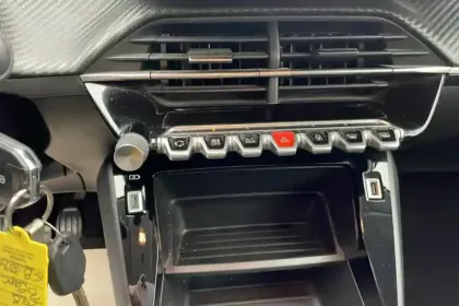 Photo 44 Peugeot 208  PureTech 75 S&S BVM5