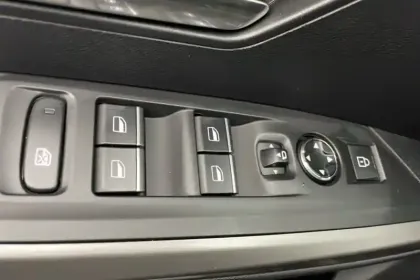 Photo 43 Peugeot 5008  Hybrid 145 e-DCS6