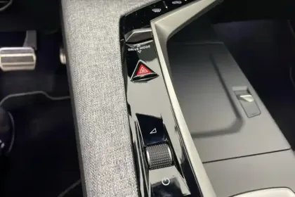 Photo 20 Peugeot 5008  Hybrid 145 e-DCS6